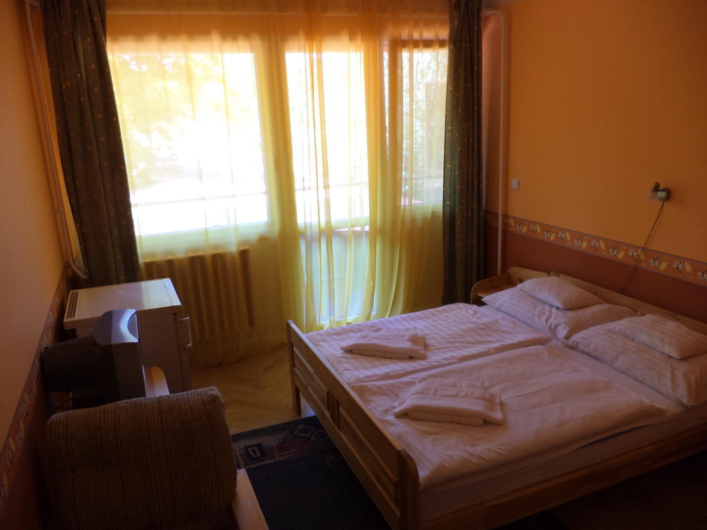 Touring Hotel Berekfürdő Chambre photo