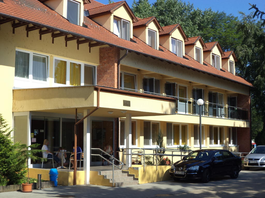 Touring Hotel Berekfürdő Extérieur photo