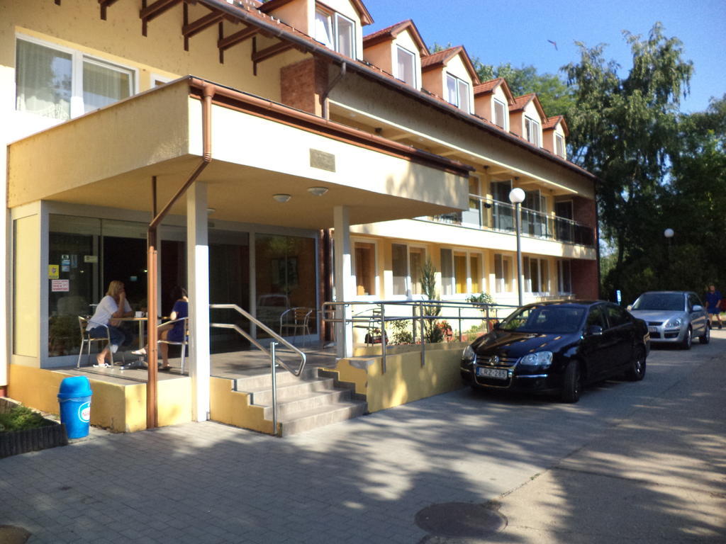 Touring Hotel Berekfürdő Extérieur photo